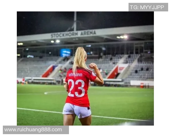 女球迷因追星骚扰足球明星遭到反击引发热议